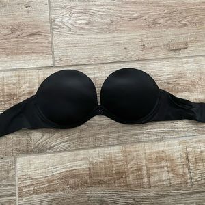 Victoria’s Secret very sexy strapless bra in black, 32DD